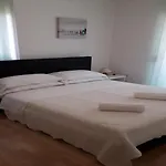 アパート Mlikota - Two Bedroom With Terrace ザトン