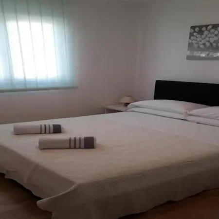 Mlikota - Two Bedroom With Terrace 아파트