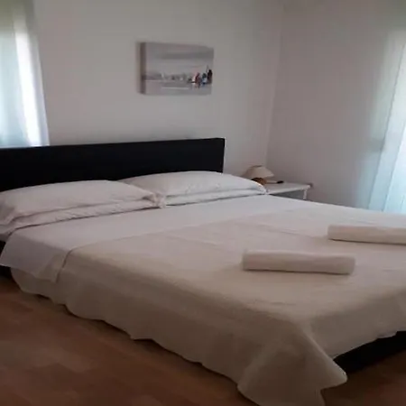 아파트 Mlikota - Two Bedroom With Terrace 자톤