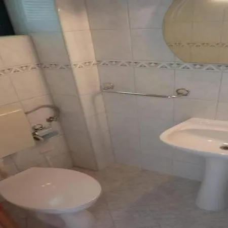 Mlikota - Two Bedroom With Terrace 아파트 *