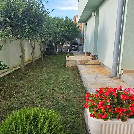 Mlikota - Two Bedroom With Terrace 아파트