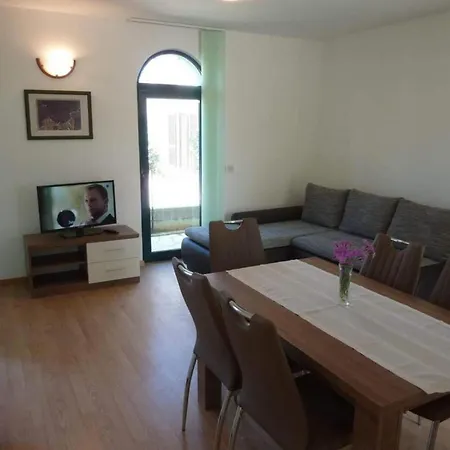 아파트 Mlikota - Two Bedroom With Terrace 자톤